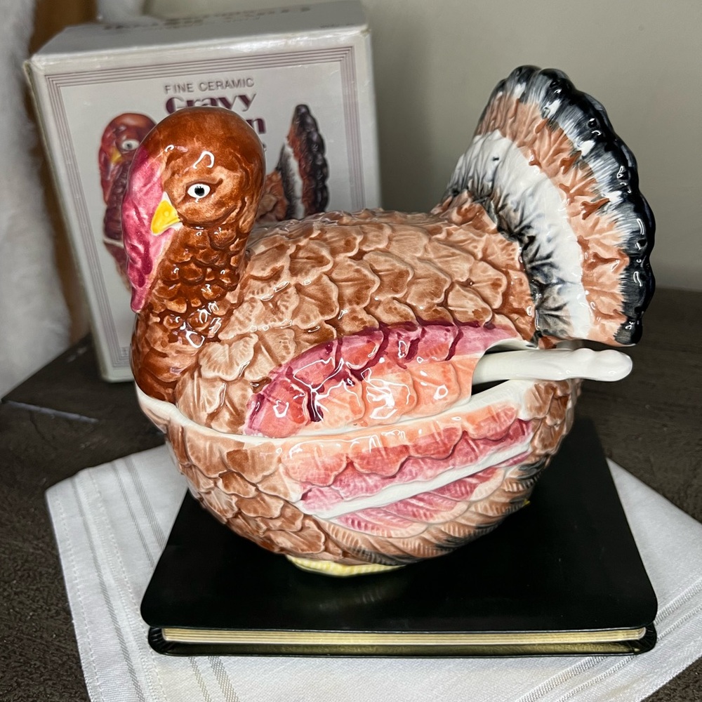 Gravy Tureen with Ladle Set‎